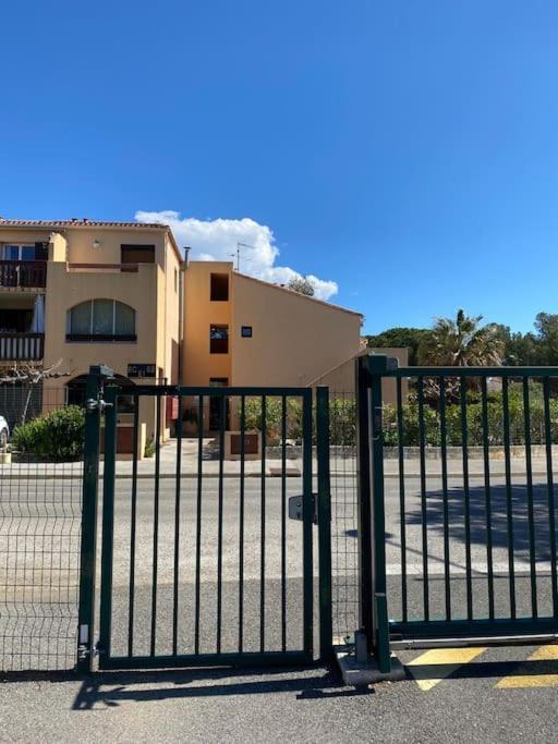 Ravissant T3 En Duplex Proche Mer Ла Лонд-ле-Мор Екстериор снимка